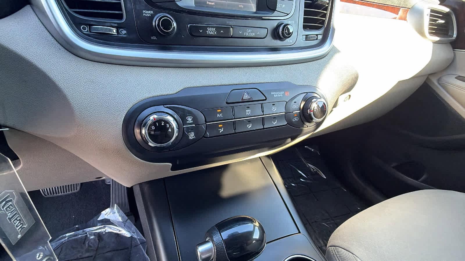 Thumbnail: 2016 Kia Sorento - 14