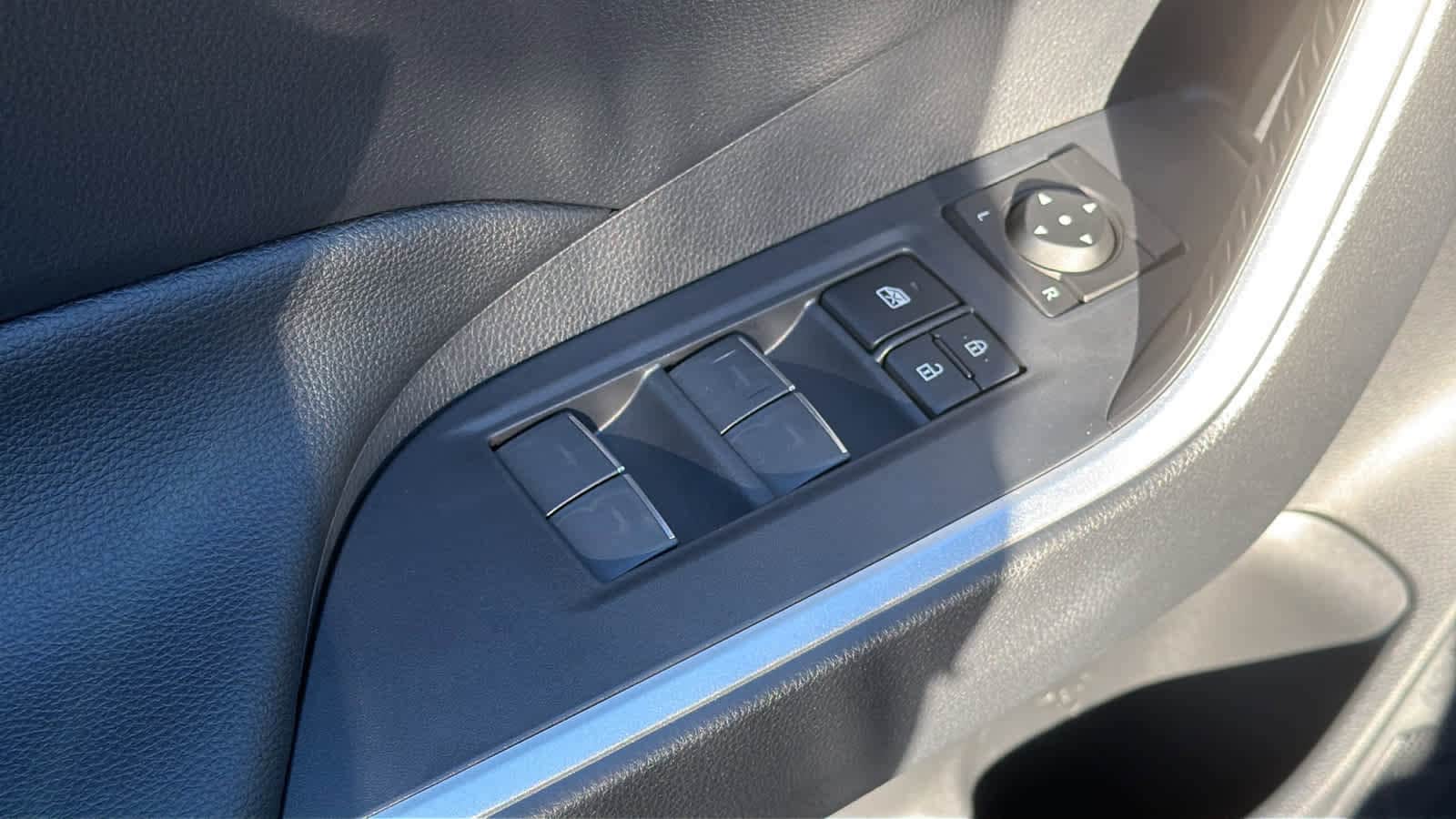 Thumbnail: 2025 Toyota RAV4 - 22