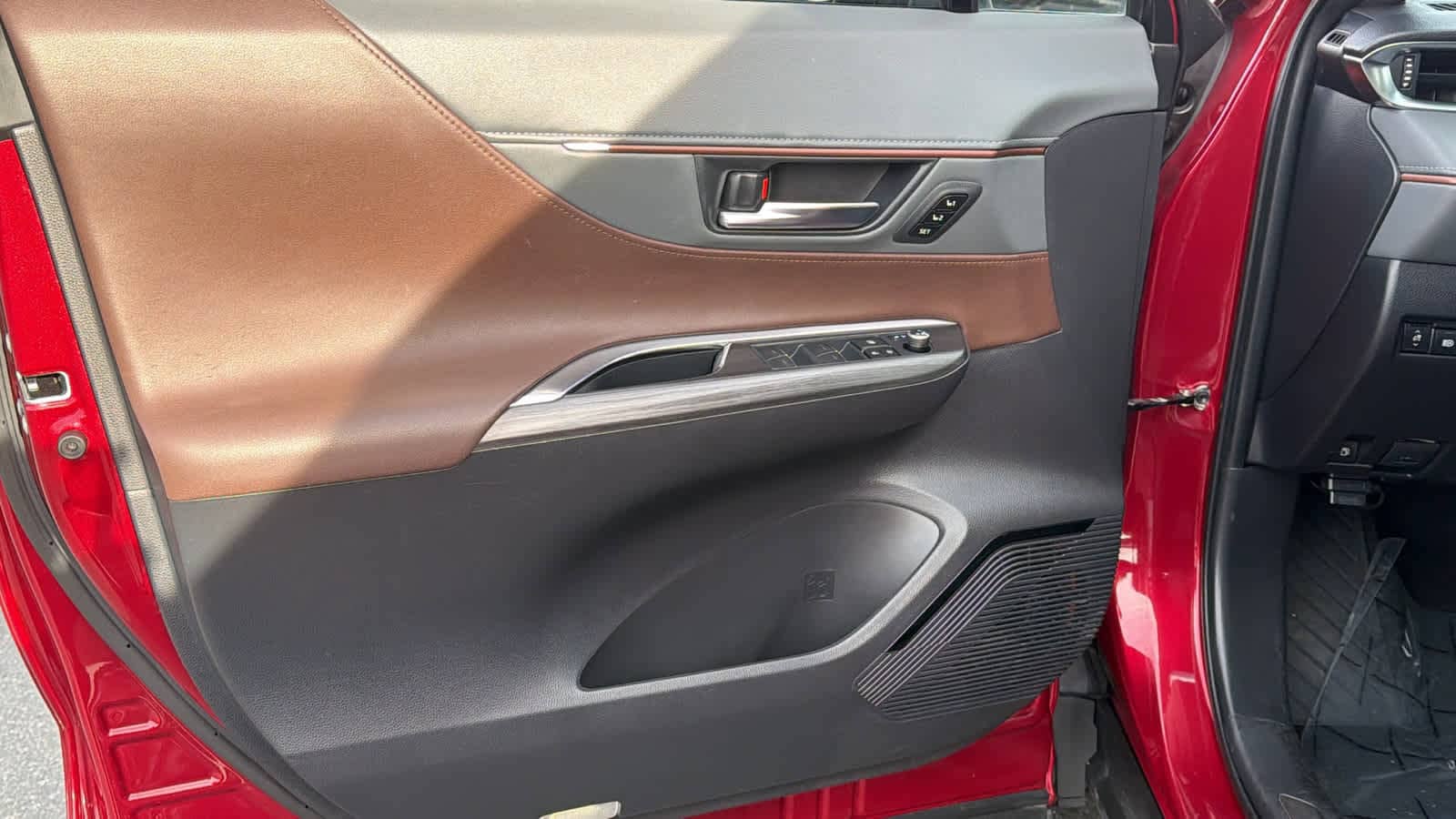 Thumbnail: 2021 Toyota Venza - 23