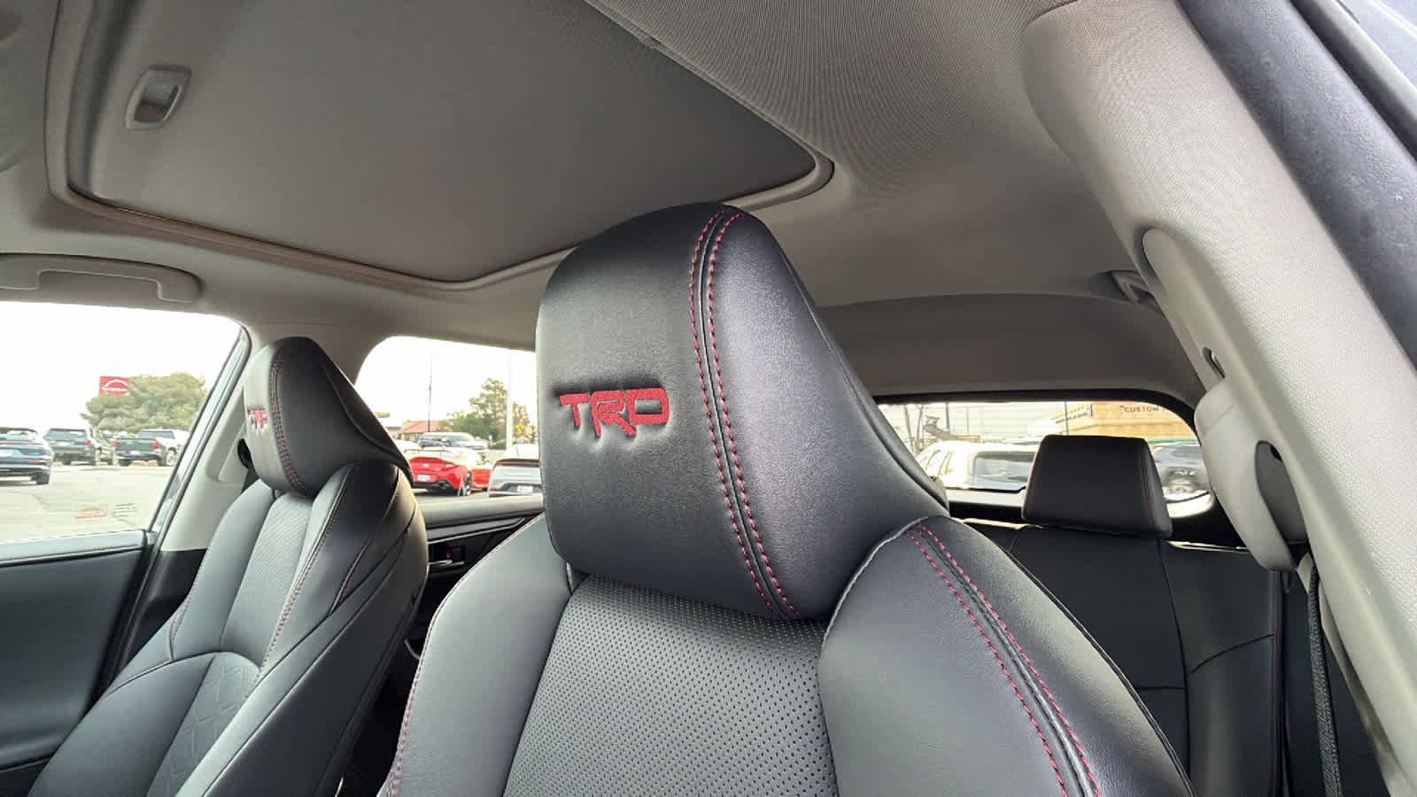 Thumbnail: 2022 Toyota RAV4 - 11