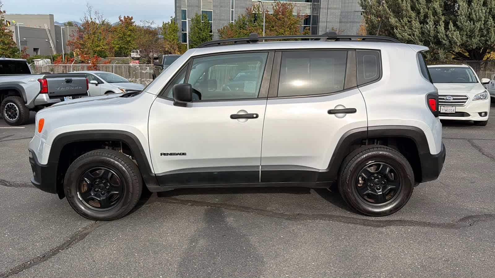 Thumbnail: 2017 Jeep Renegade - 8