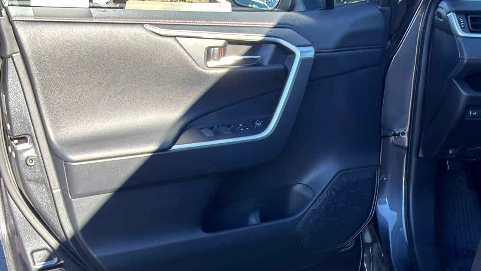 Thumbnail: 2023 Toyota RAV4 - 23