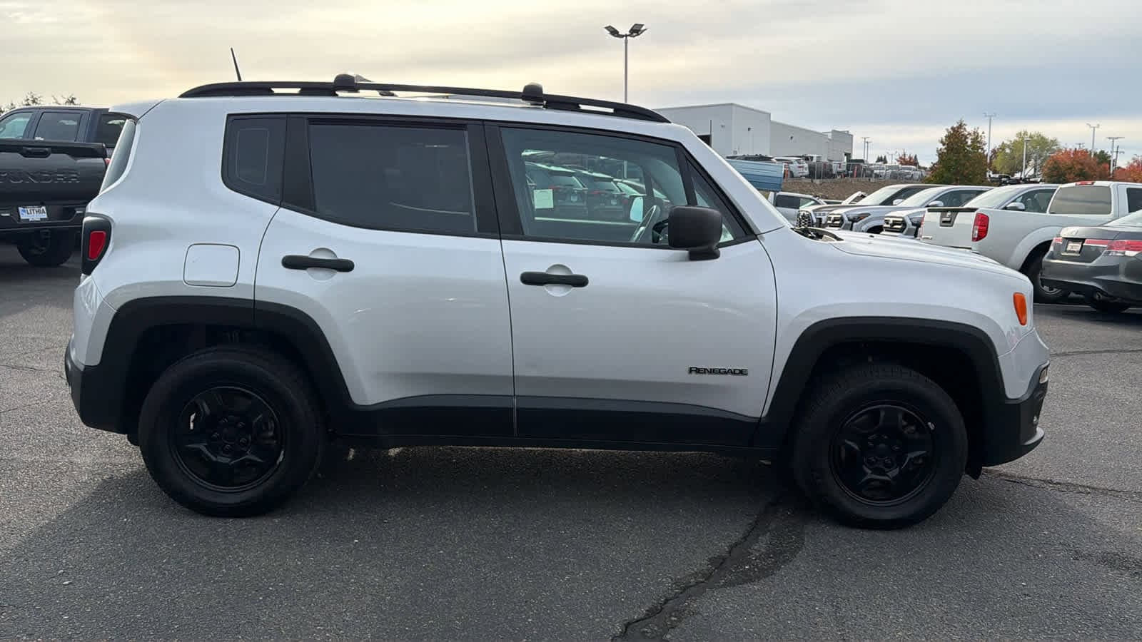 Thumbnail: 2017 Jeep Renegade - 4