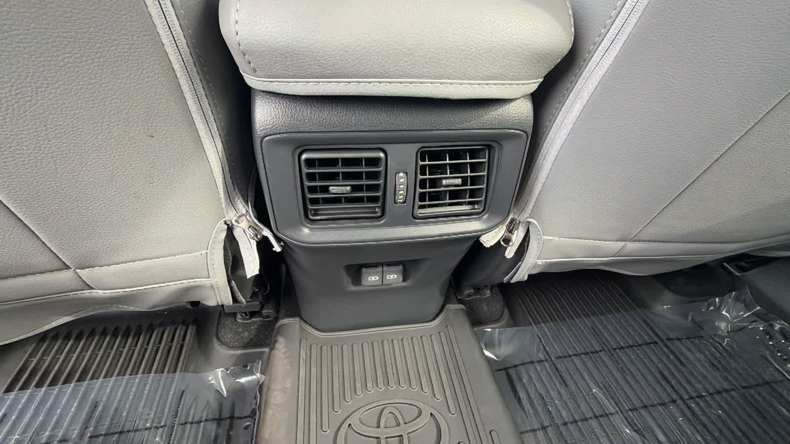 Thumbnail: 2025 Toyota RAV4 - 25