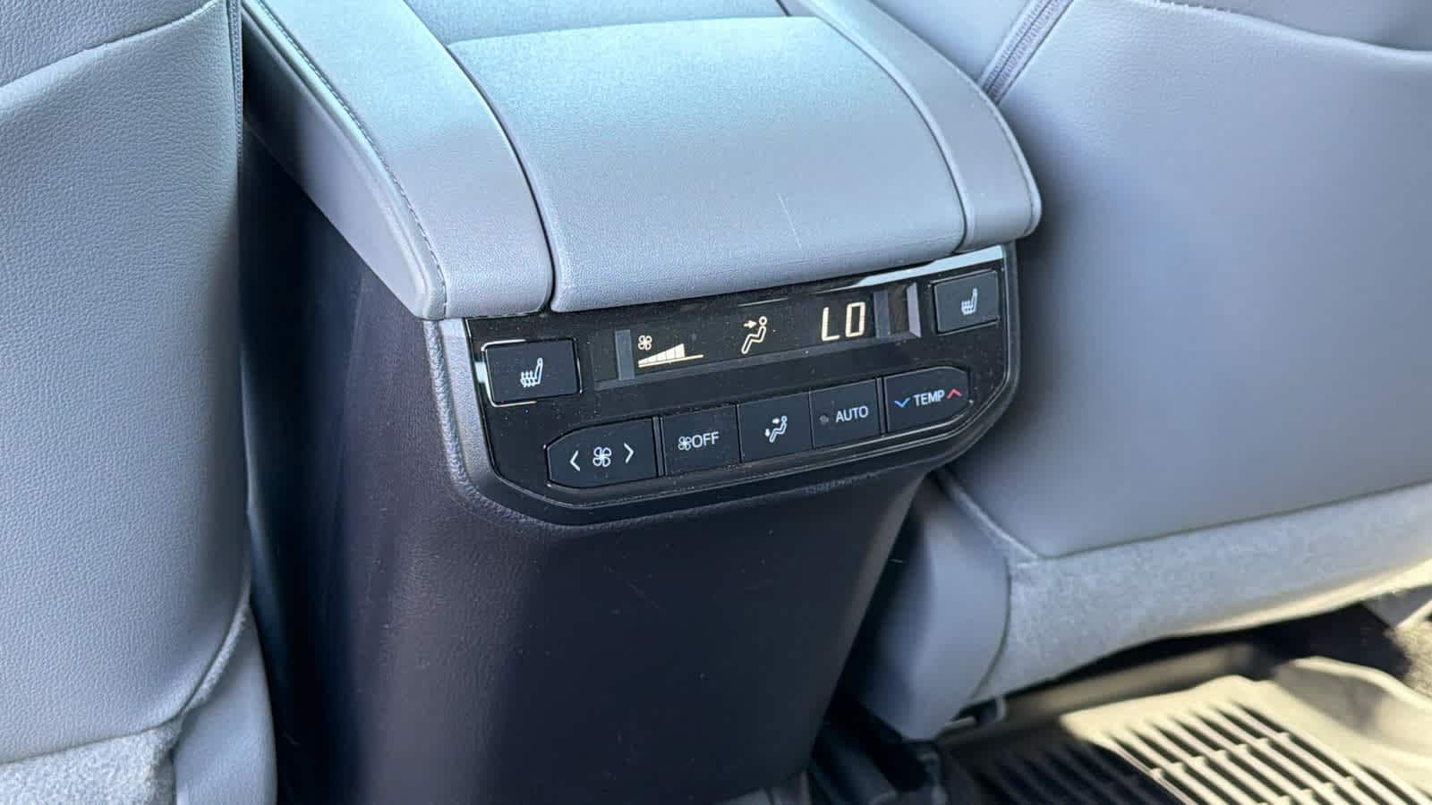 2024 Toyota Highlander Platinum - Photo 25