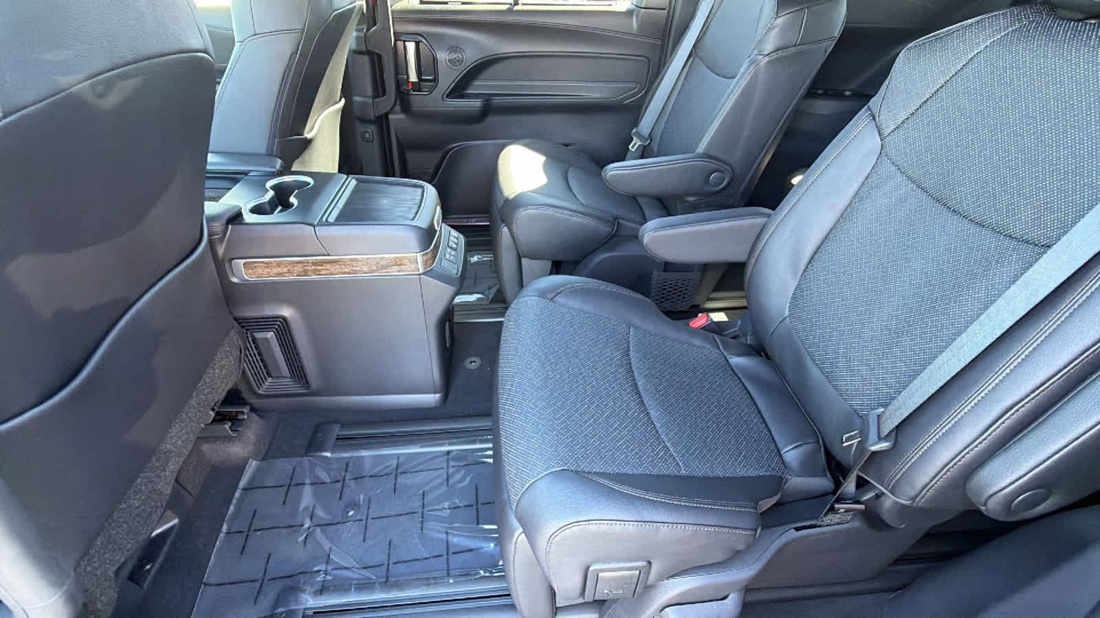 Thumbnail: 2026 Toyota Sienna - 24