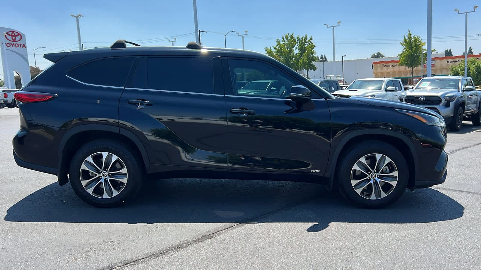 Thumbnail: 2022 Toyota Highlander - 4