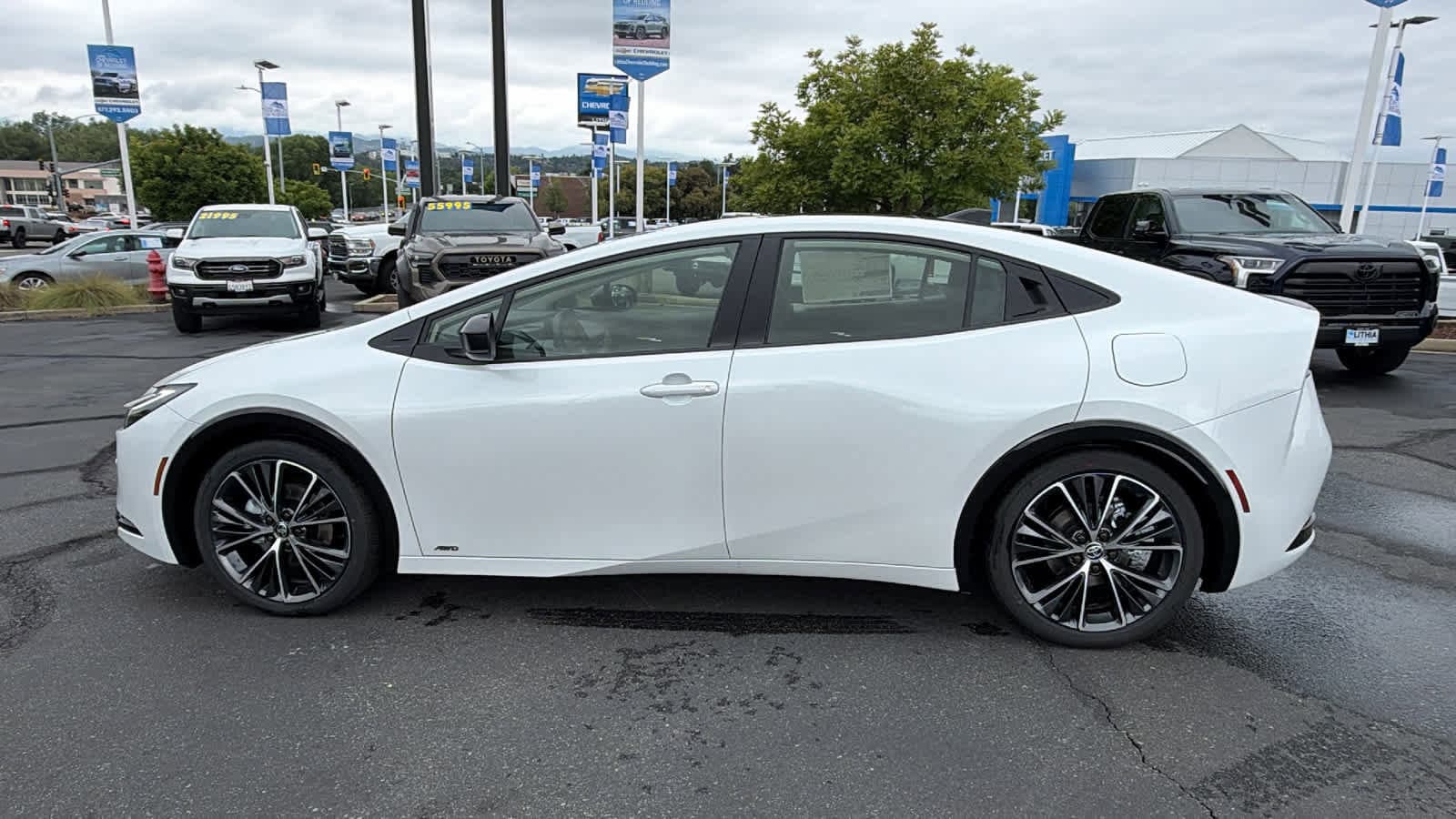 2026 Toyota Prius XLE - Photo 8