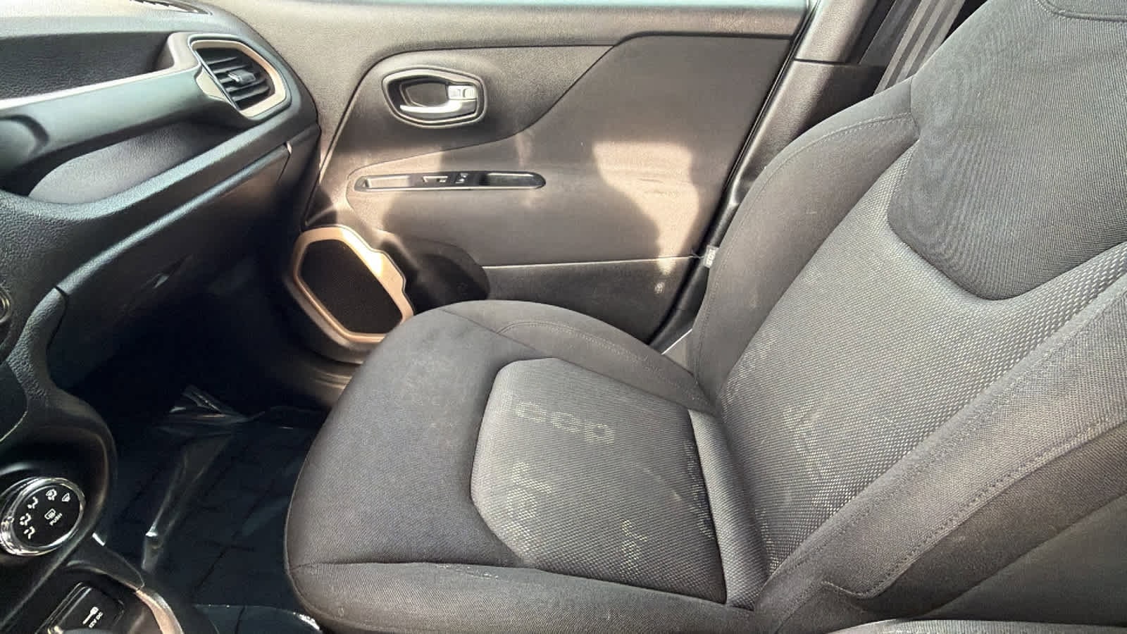 Thumbnail: 2017 Jeep Renegade - 12