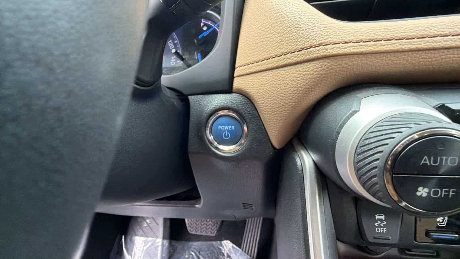 Thumbnail: 2022 Toyota RAV4 - 17