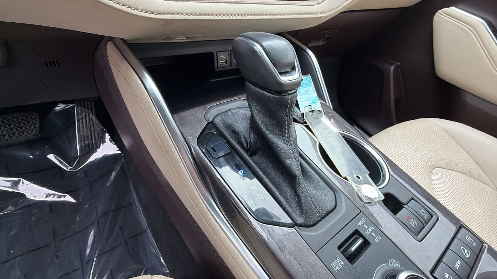 Thumbnail: 2022 Toyota Highlander - 13