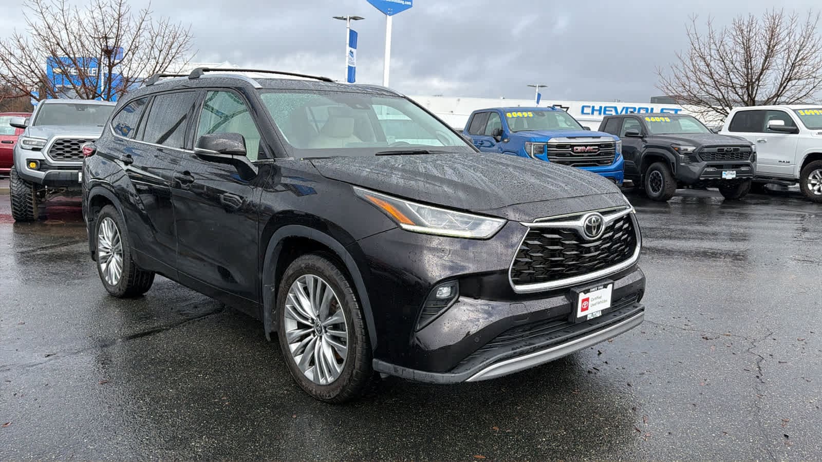 Thumbnail: 2022 Toyota Highlander - 3