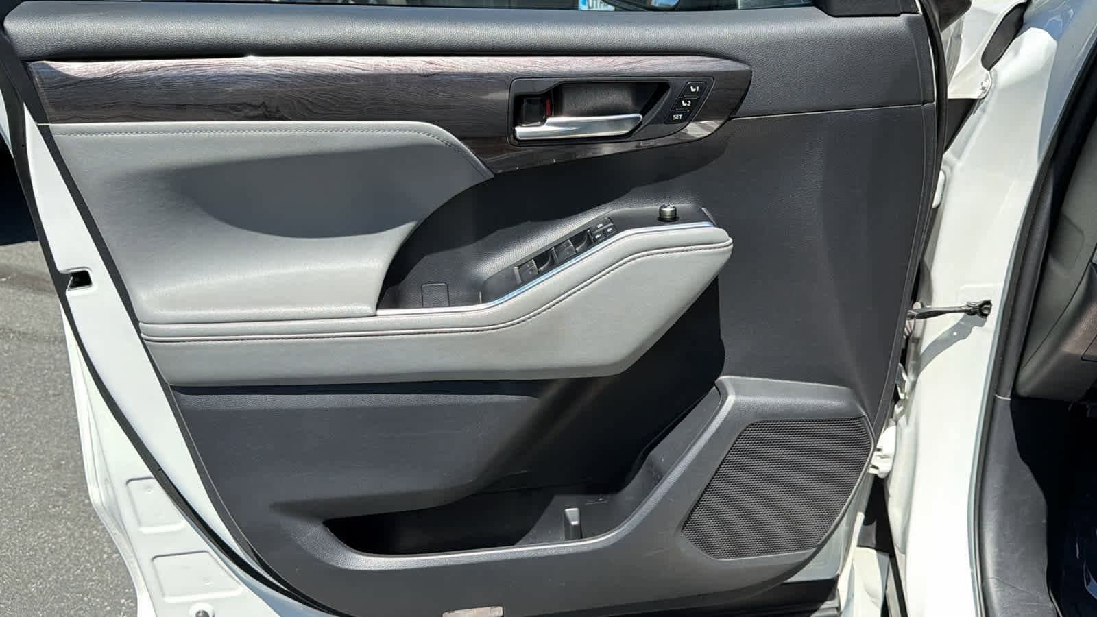 Thumbnail: 2021 Toyota Highlander - 23