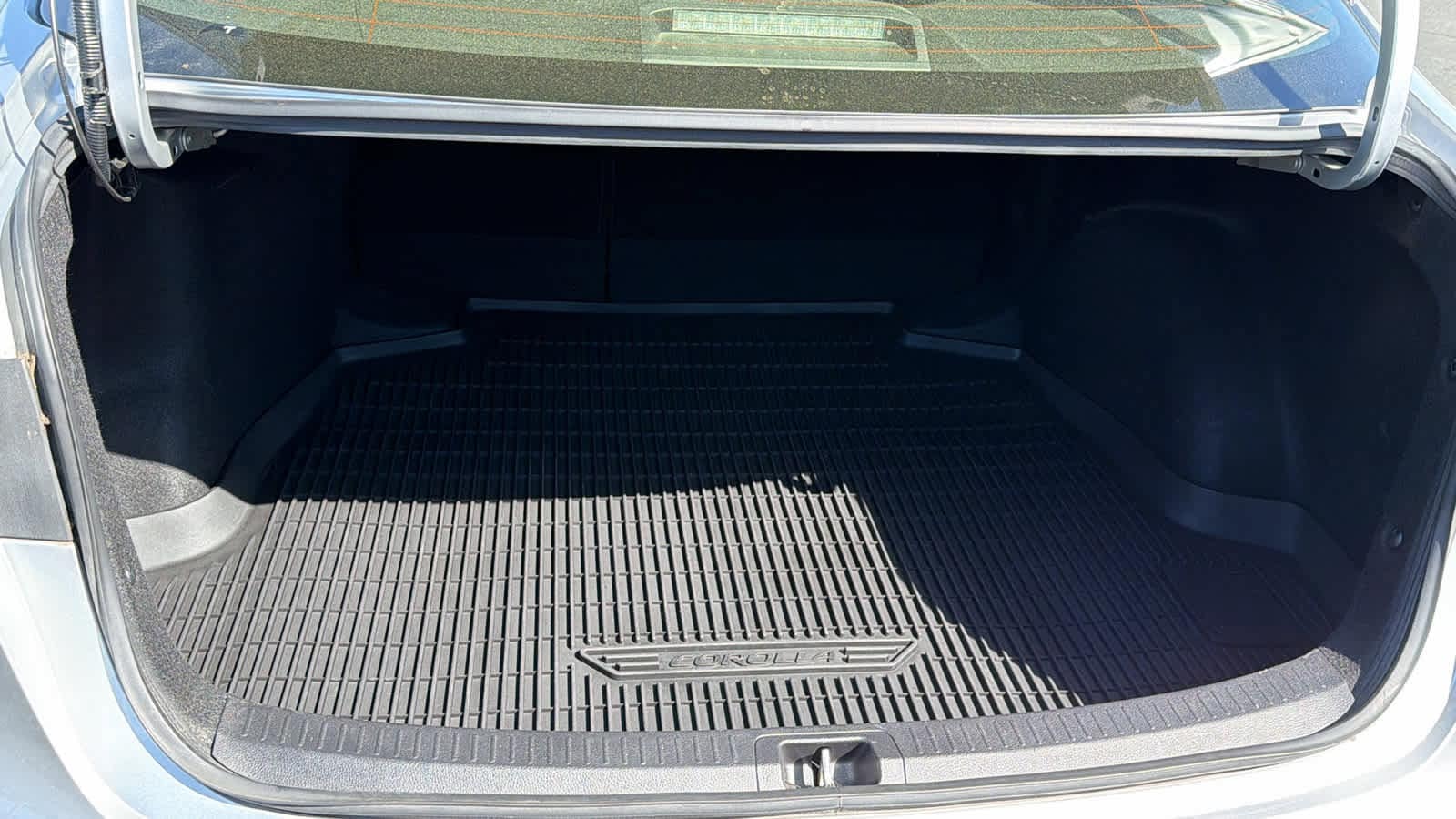 Thumbnail: 2023 Toyota Corolla - 27