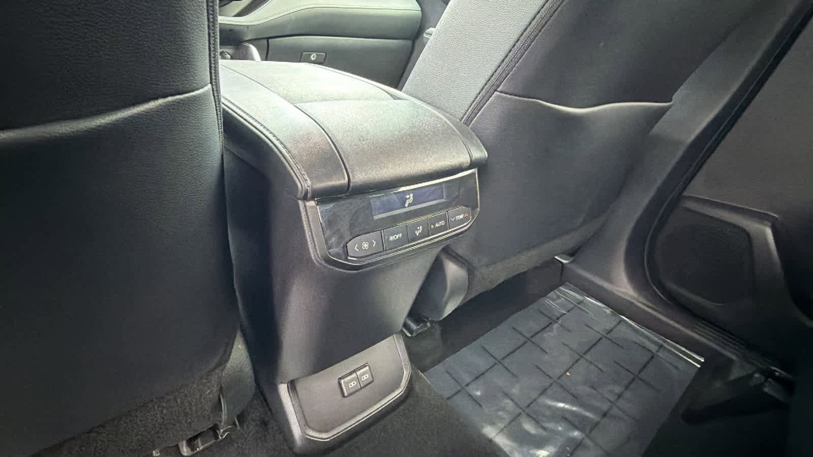 Thumbnail: 2024 Toyota Highlander - 25