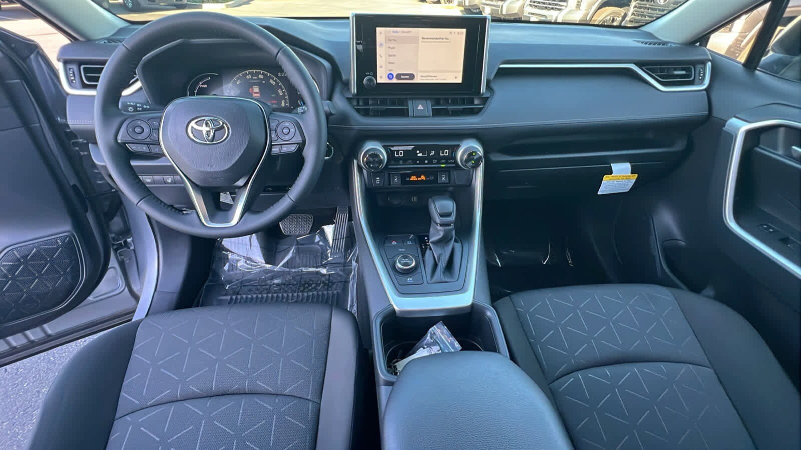 Thumbnail: 2025 Toyota RAV4 - 26