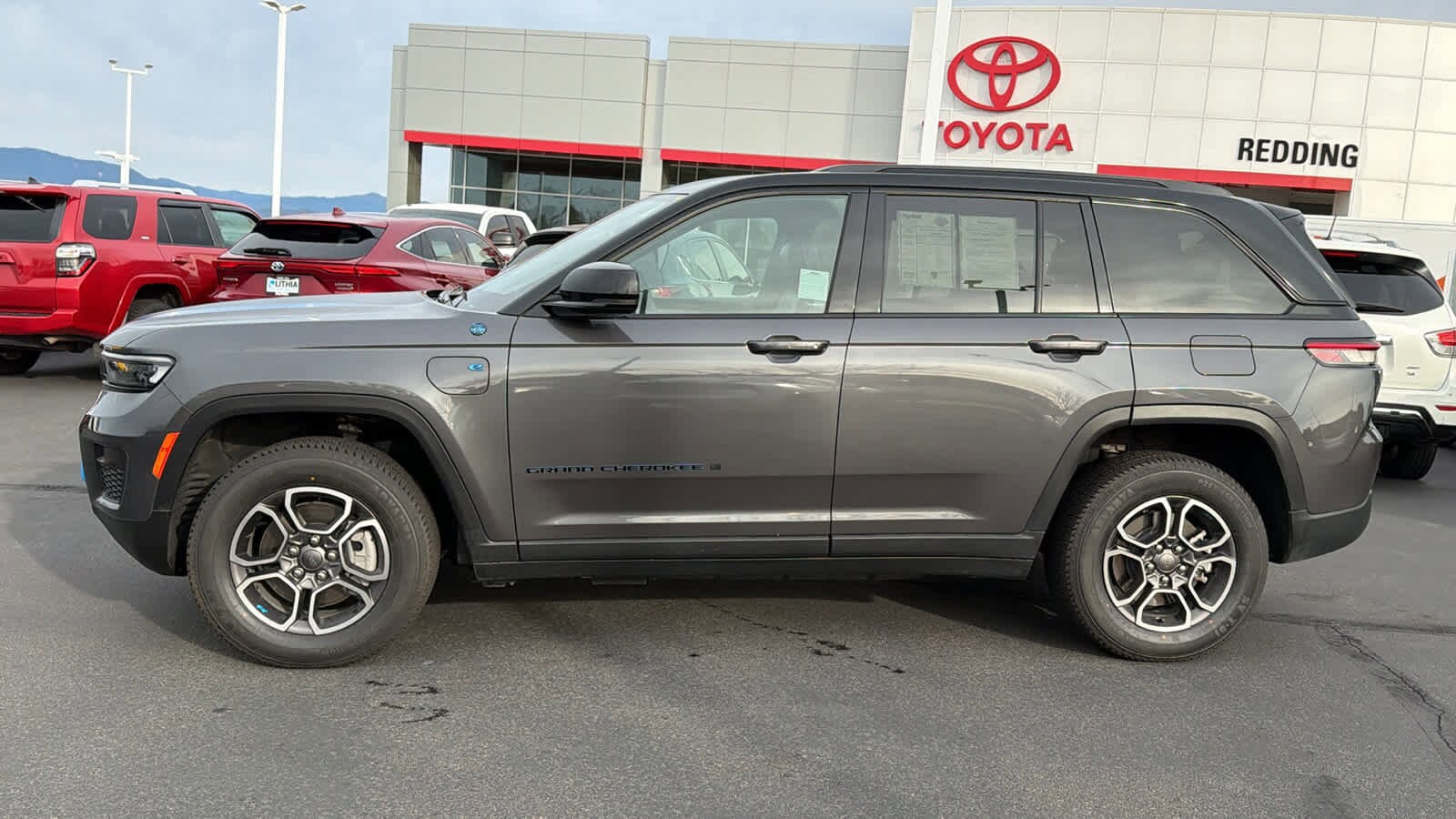 Thumbnail: 2022 Jeep Grand Cherokee - 8