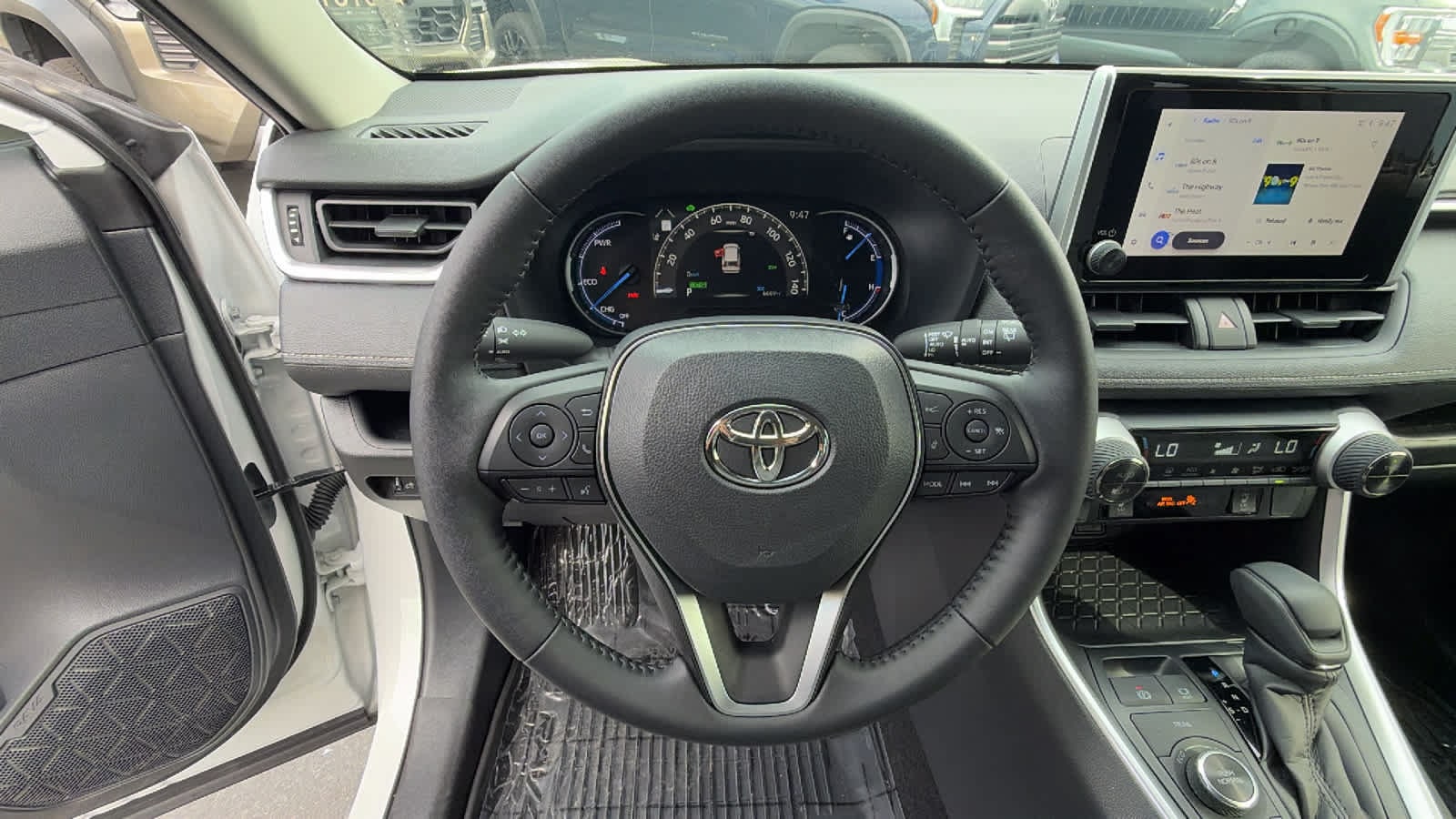 Thumbnail: 2025 Toyota RAV4 - 18