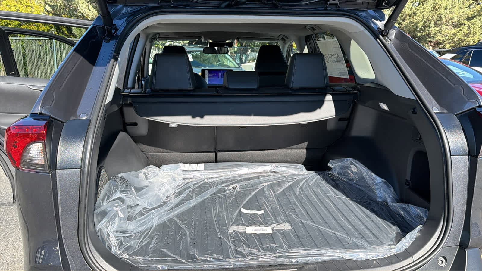 Thumbnail: 2025 Toyota RAV4 - 27