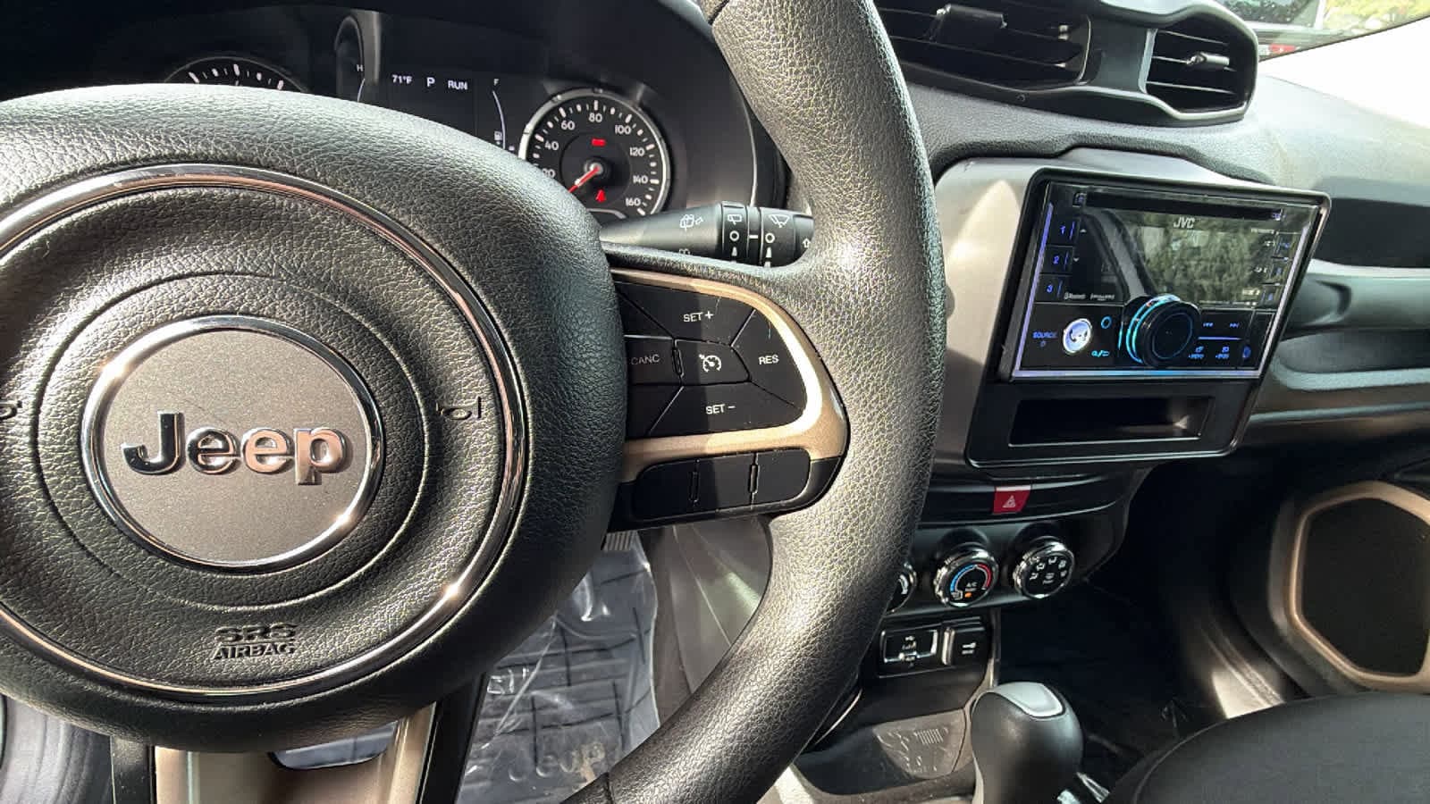 Thumbnail: 2017 Jeep Renegade - 20