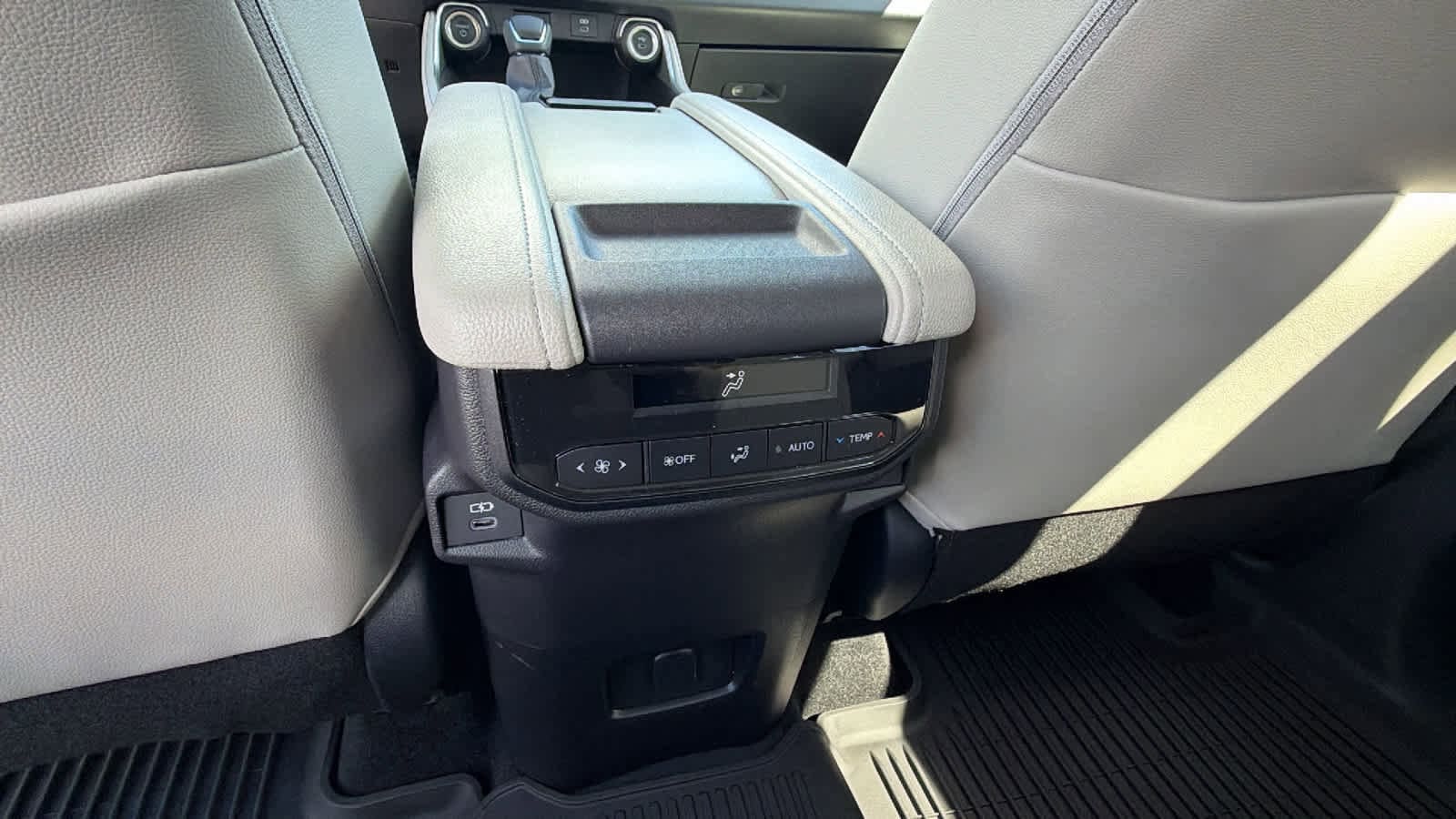 Thumbnail: 2026 Toyota Grand Highlander - 25