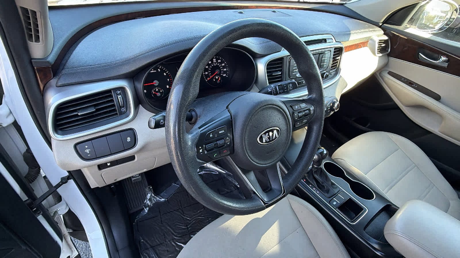 Thumbnail: 2016 Kia Sorento - 10