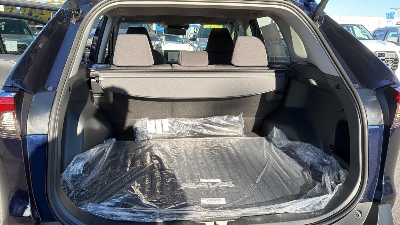 Thumbnail: 2025 Toyota RAV4 - 27