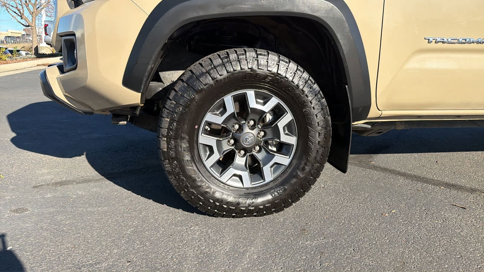 Thumbnail: 2018 Toyota Tacoma - 9