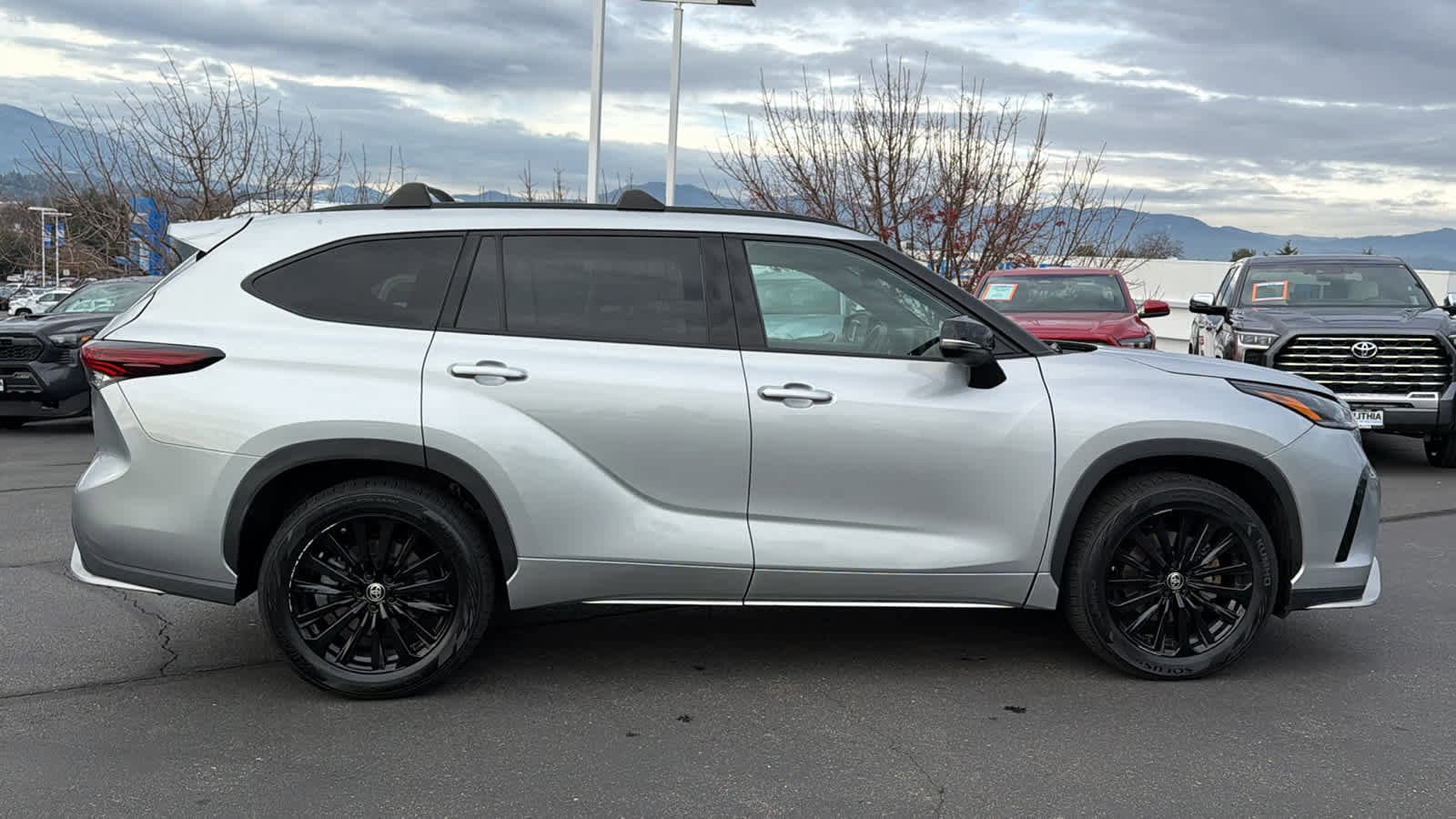 Thumbnail: 2024 Toyota Highlander - 4