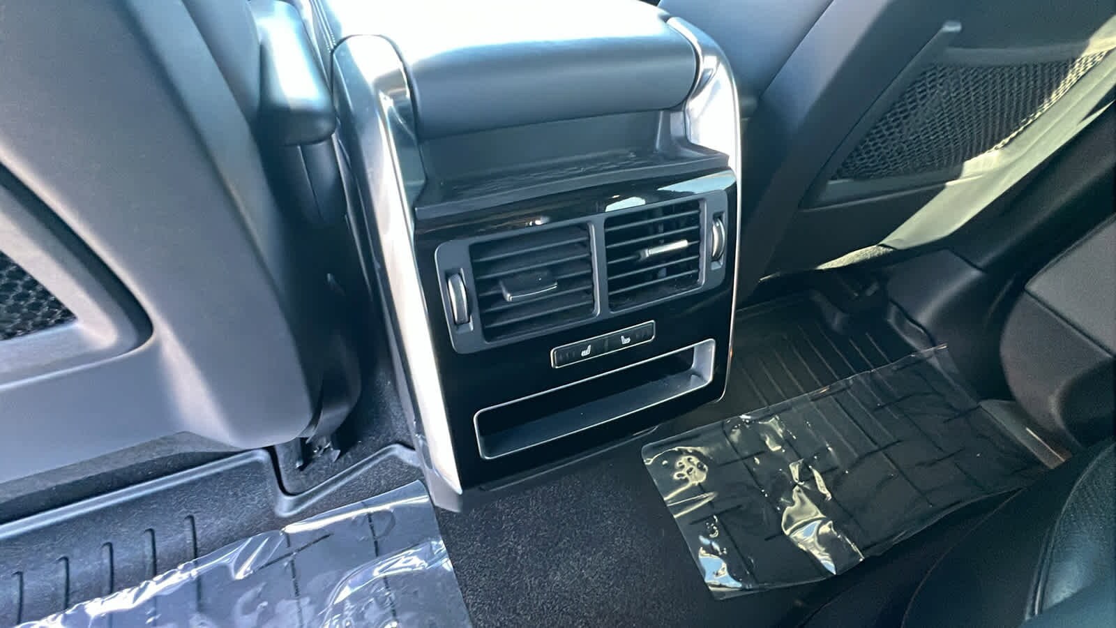 Thumbnail: 2015 Land Rover Range Rover Sport - 25
