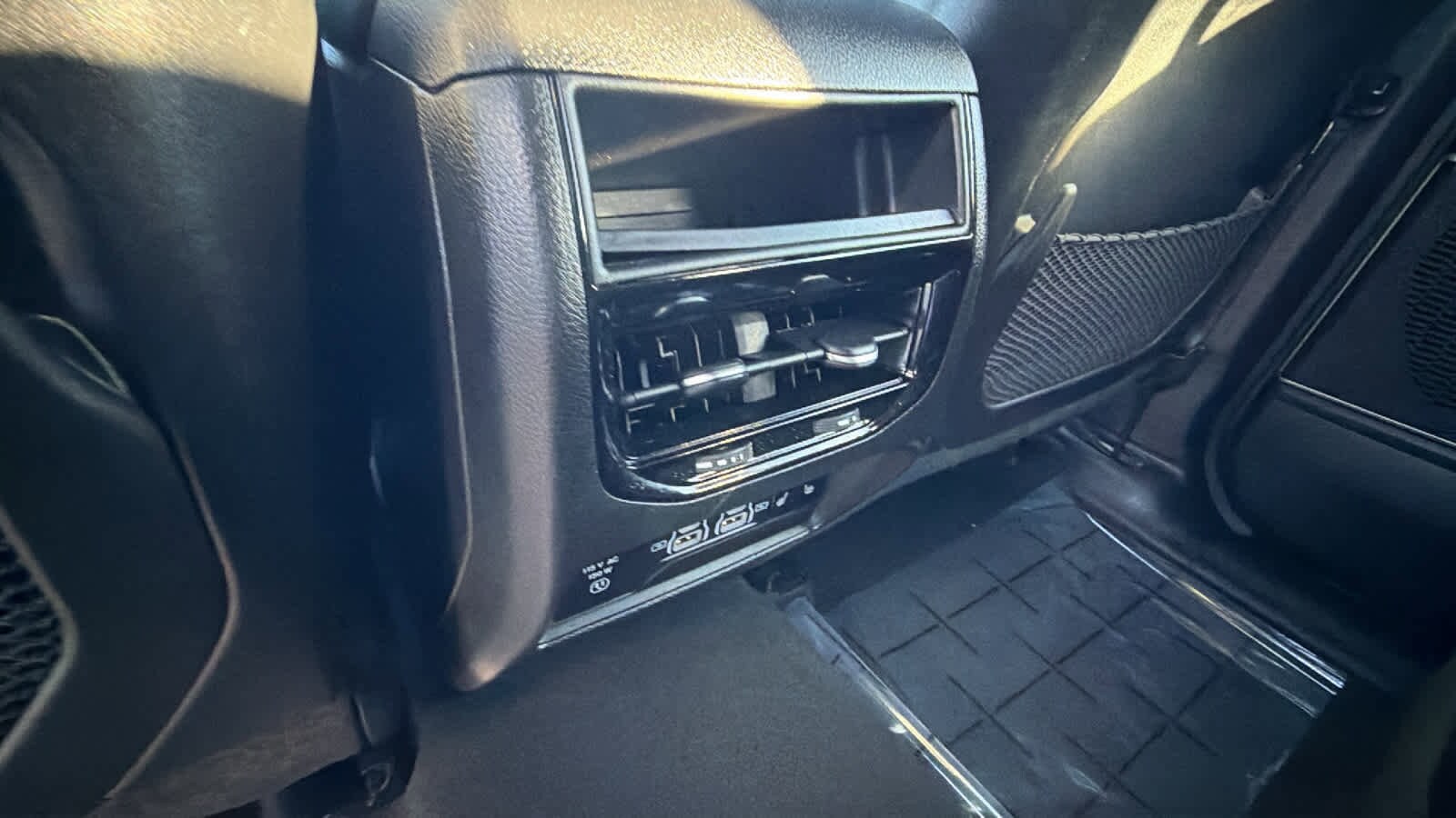 Thumbnail: 2022 Jeep Grand Cherokee - 25