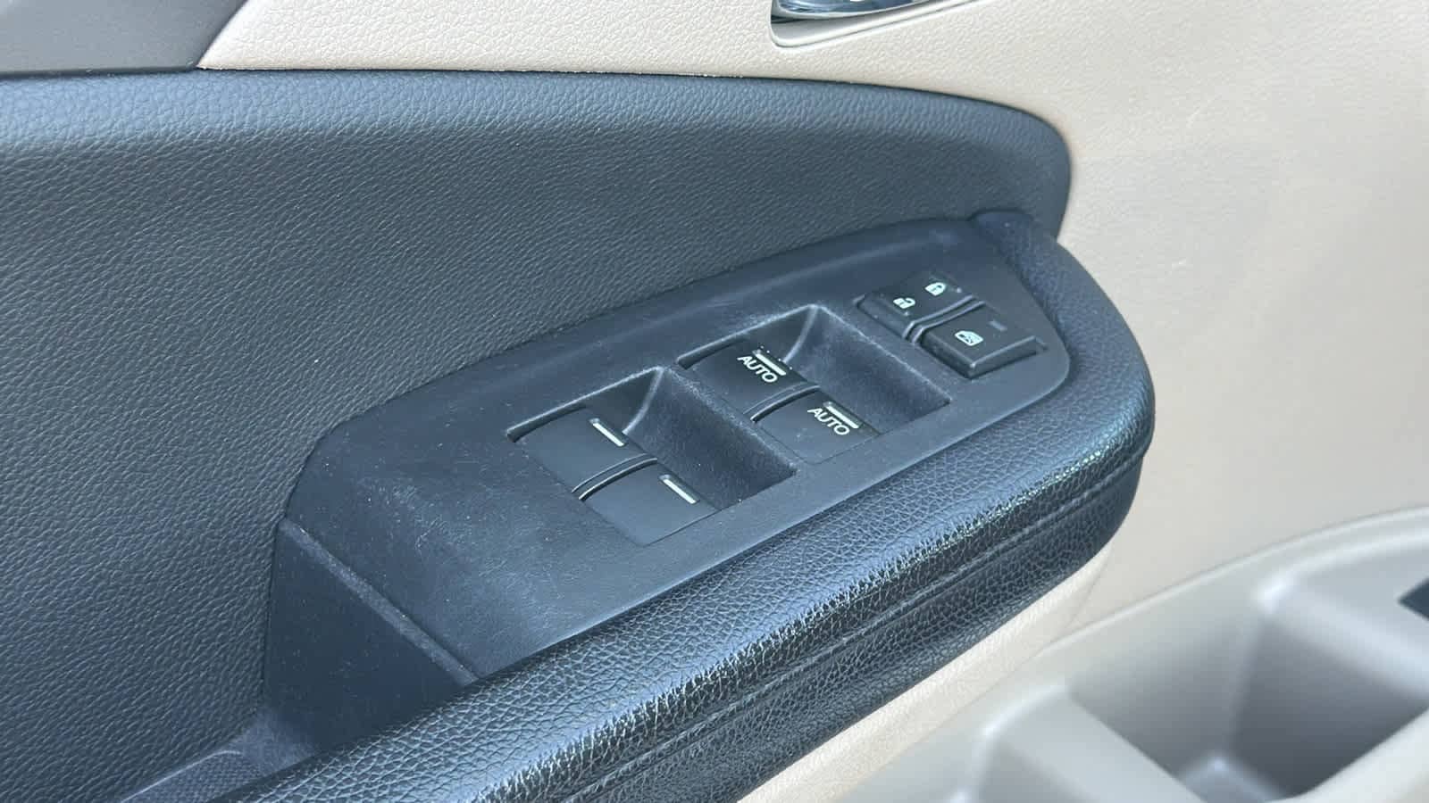 Thumbnail: 2017 Honda Pilot - 22