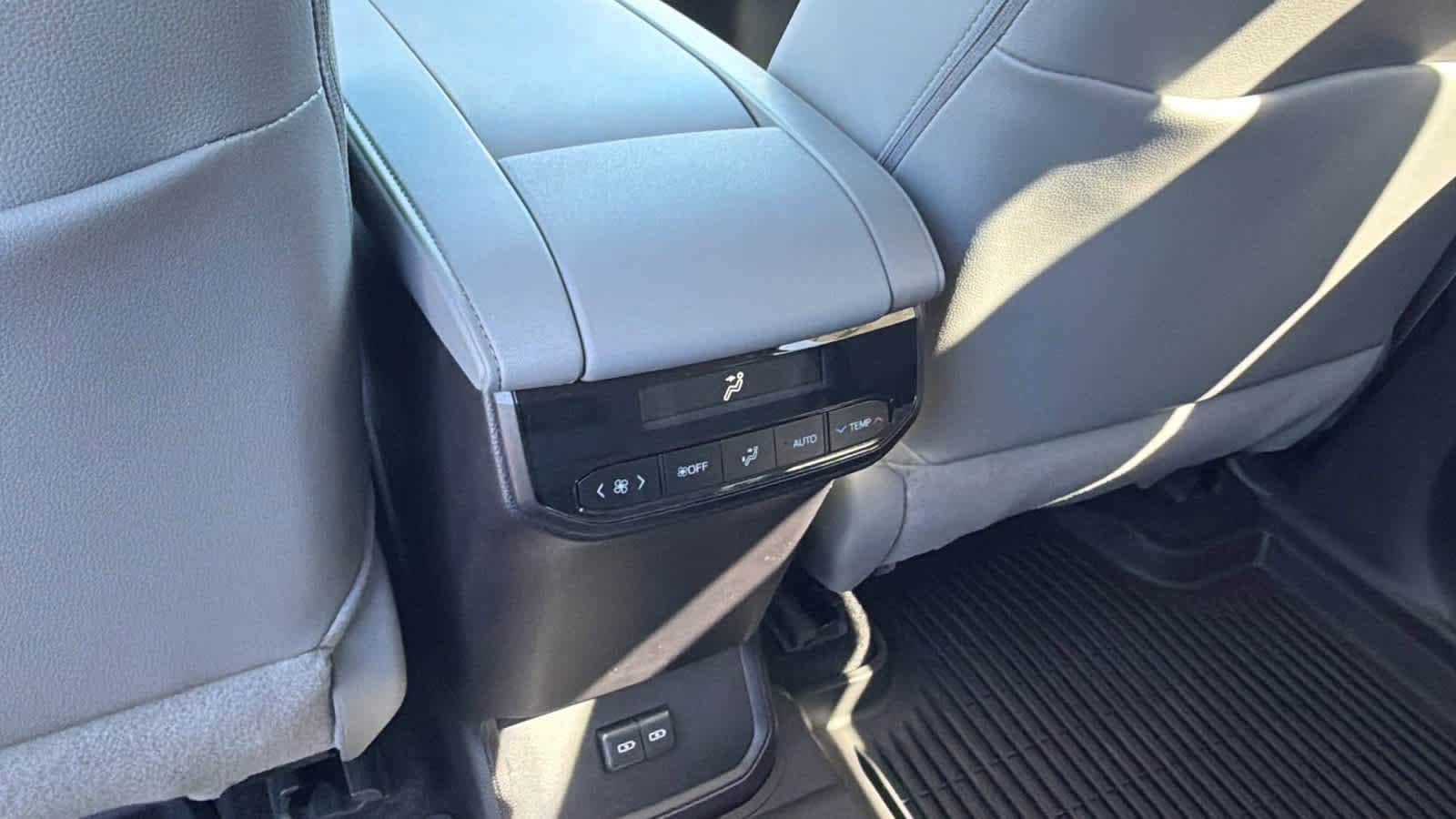 Thumbnail: 2026 Toyota Highlander - 25