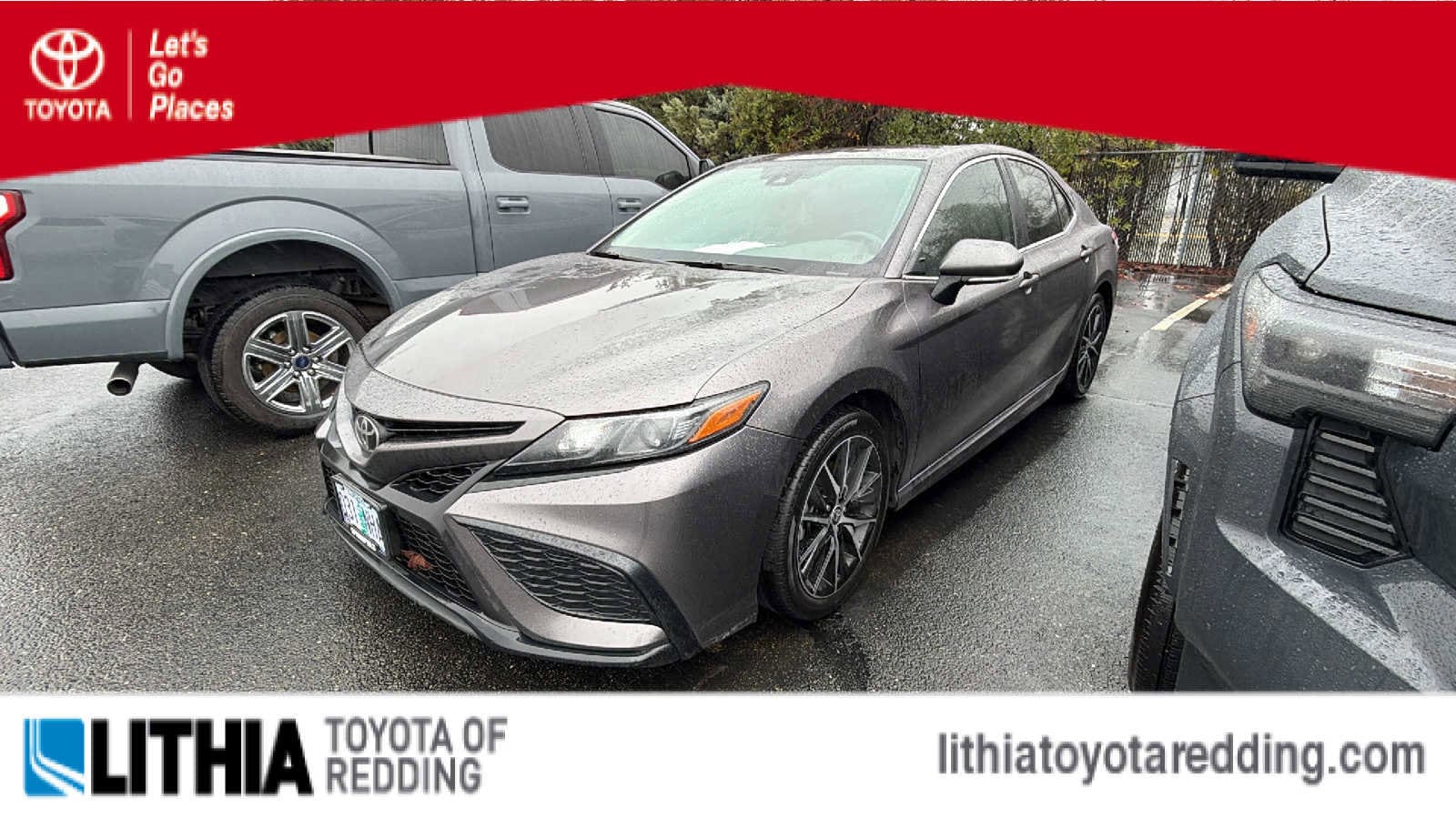 2022 Toyota Camry SE's photo