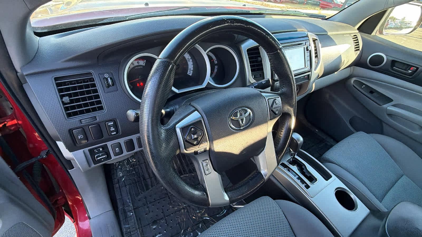 Thumbnail: 2014 Toyota Tacoma - 10