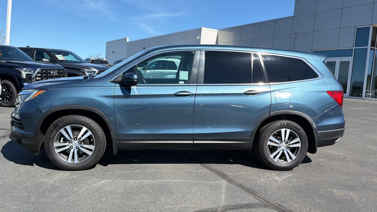 Thumbnail: 2018 Honda Pilot - 8