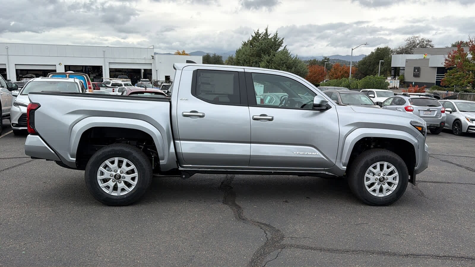 2025 Toyota Tacoma SR5 4x4 Double Cab photo 4