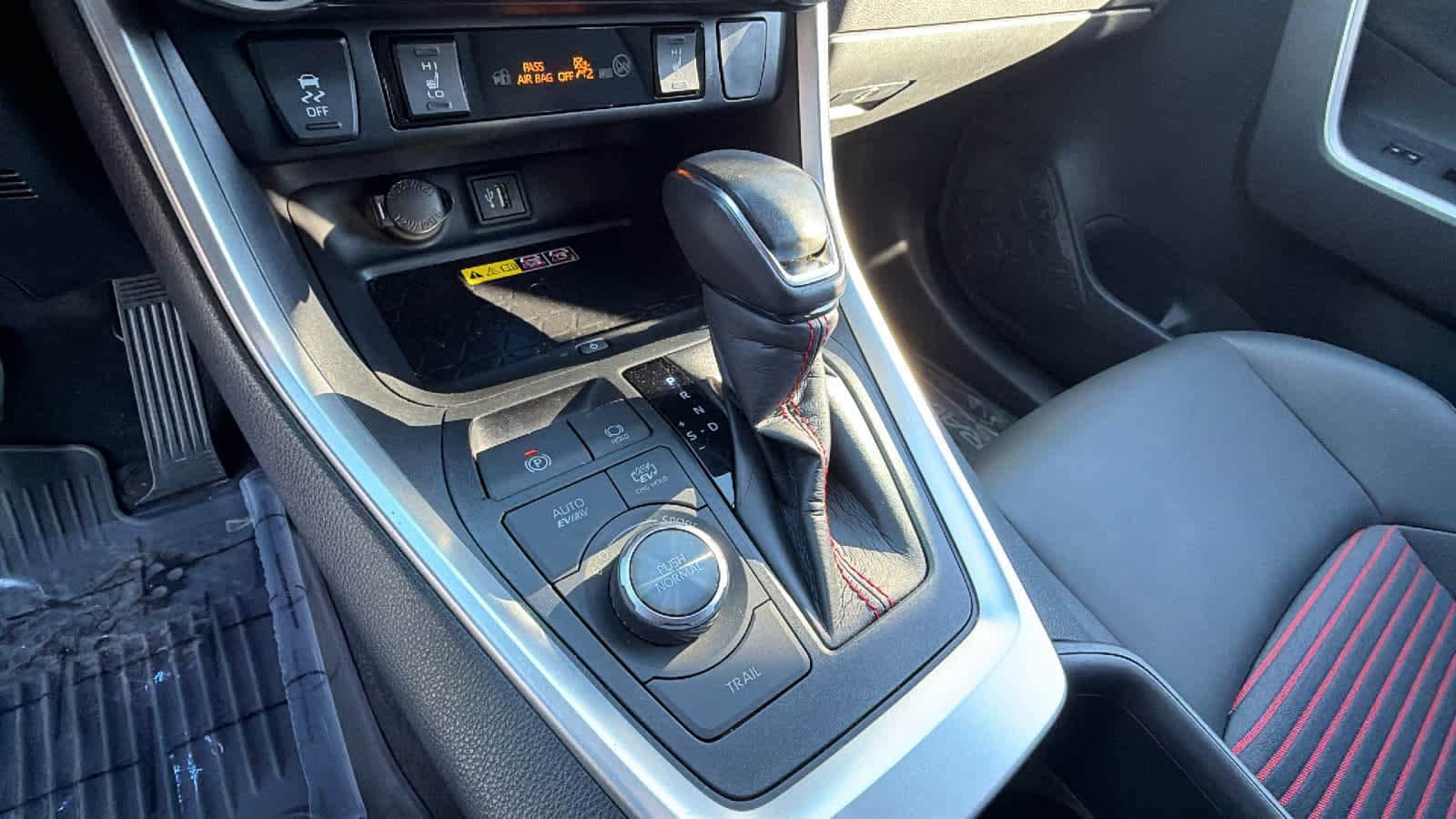 Thumbnail: 2023 Toyota RAV4 - 13