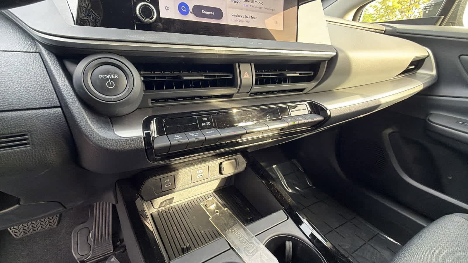 Thumbnail: 2024 Toyota Prius - 14