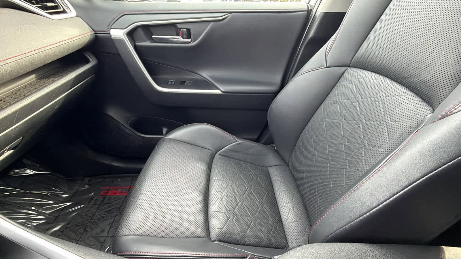 Thumbnail: 2022 Toyota RAV4 - 12