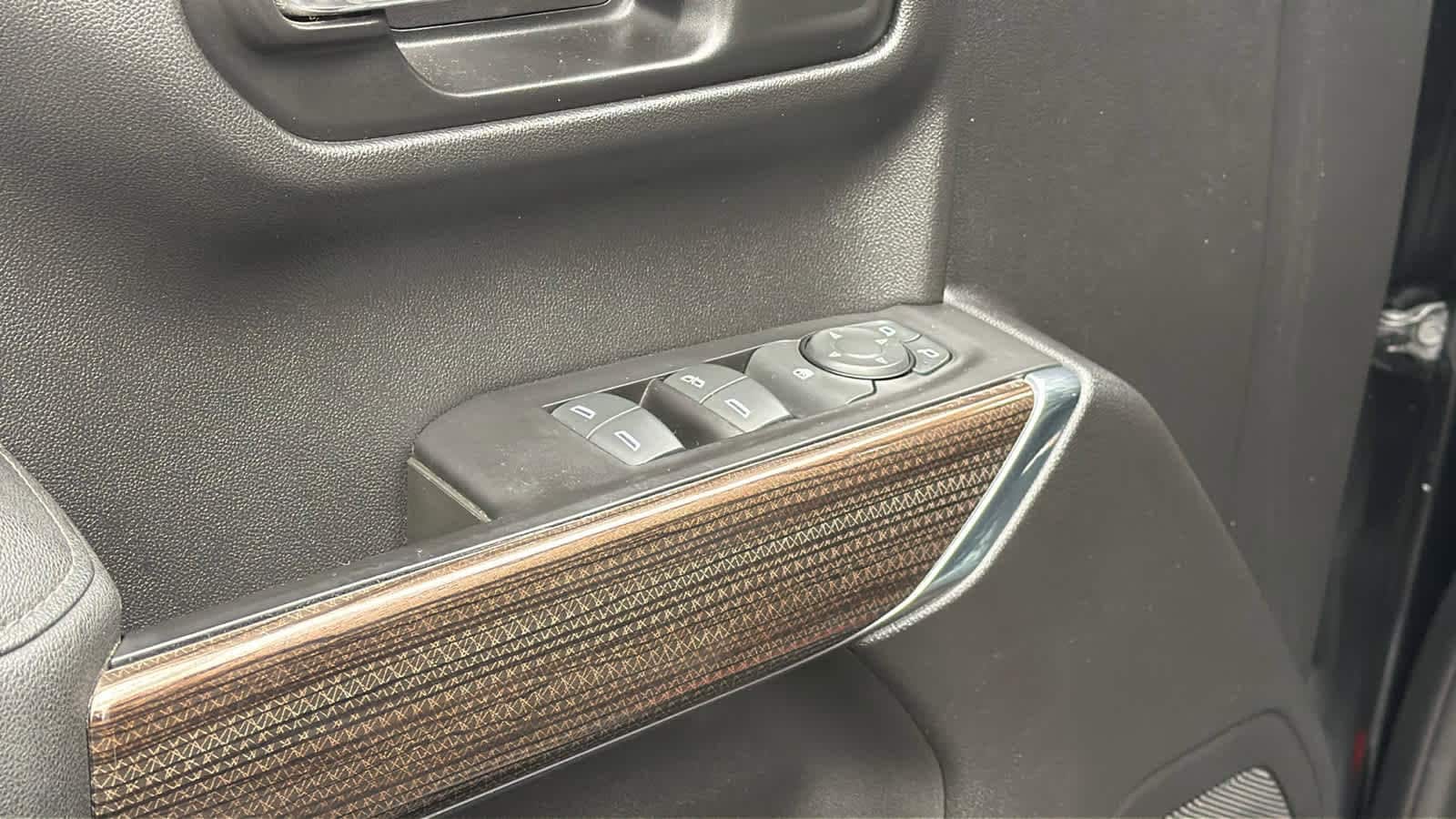 Thumbnail: 2020 Chevrolet Silverado 1500 - 22