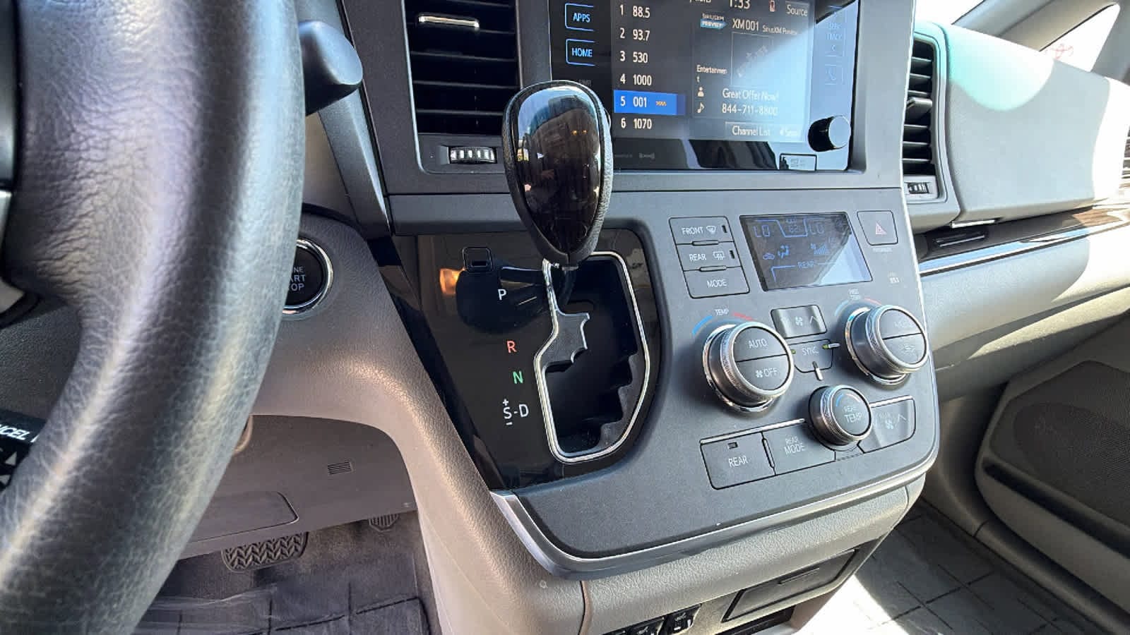 Thumbnail: 2017 Toyota Sienna - 13