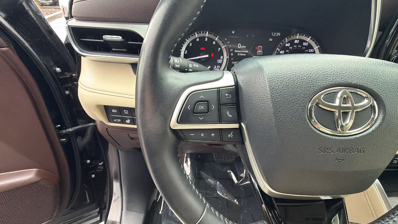 Thumbnail: 2022 Toyota Highlander - 19