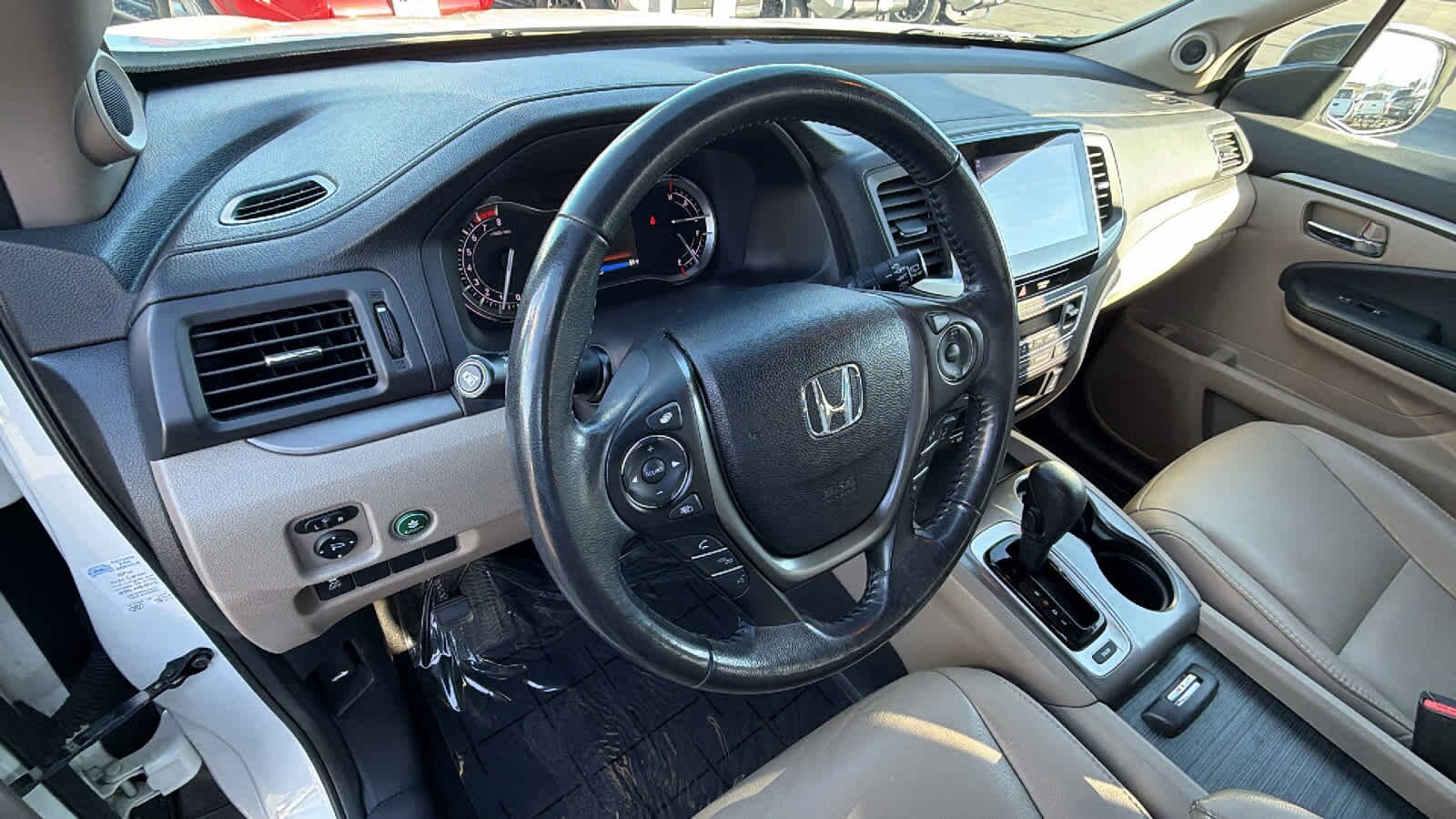 Thumbnail: 2017 Honda Pilot - 10