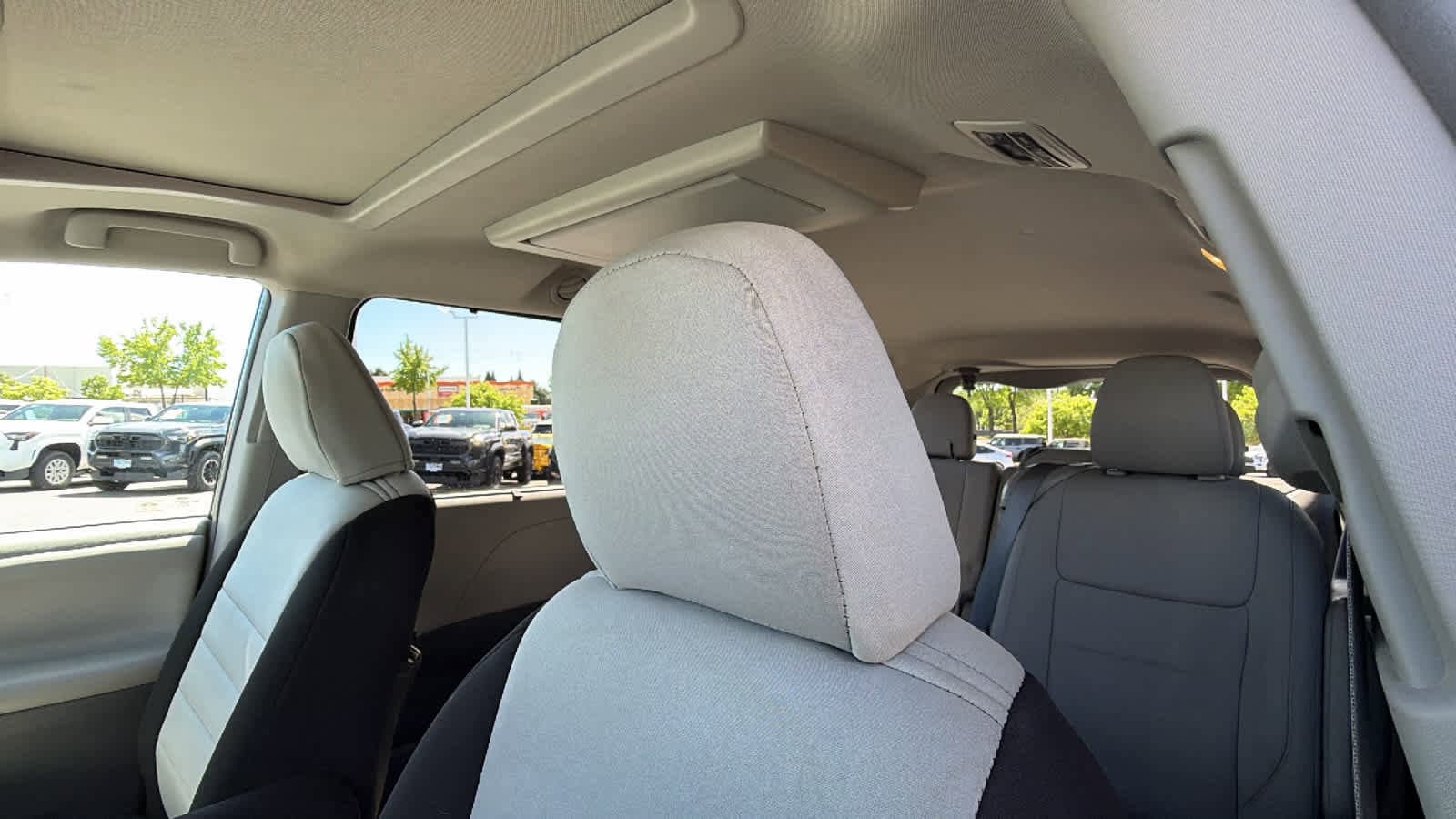 Thumbnail: 2017 Toyota Sienna - 11