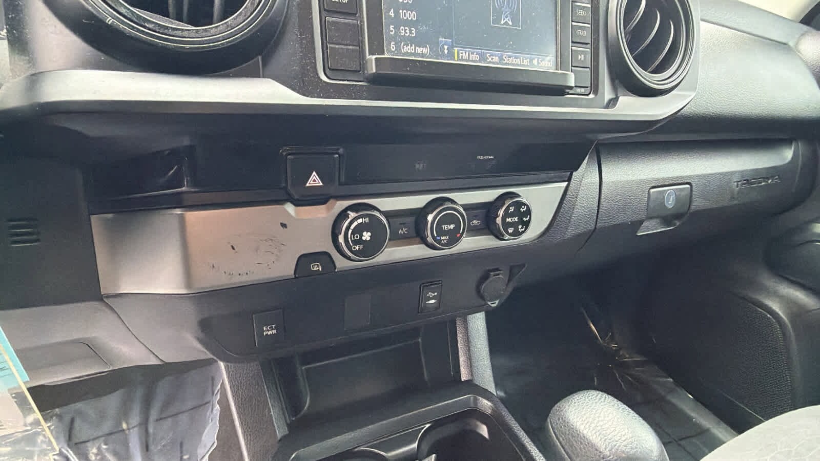 Thumbnail: 2018 Toyota Tacoma - 14