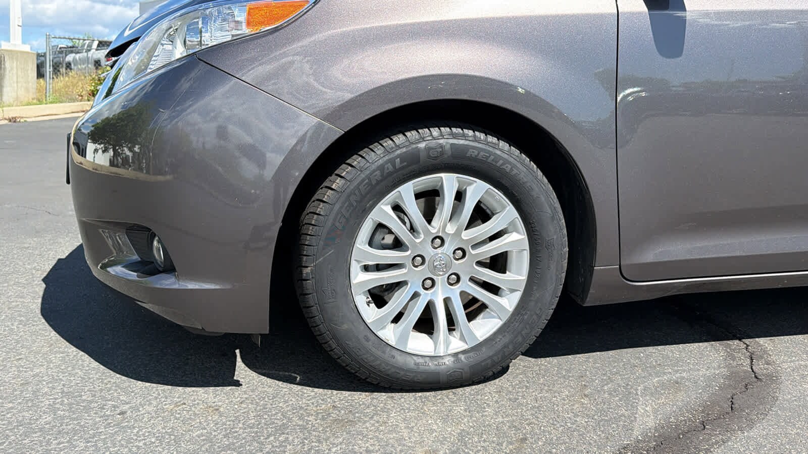 Thumbnail: 2017 Toyota Sienna - 9