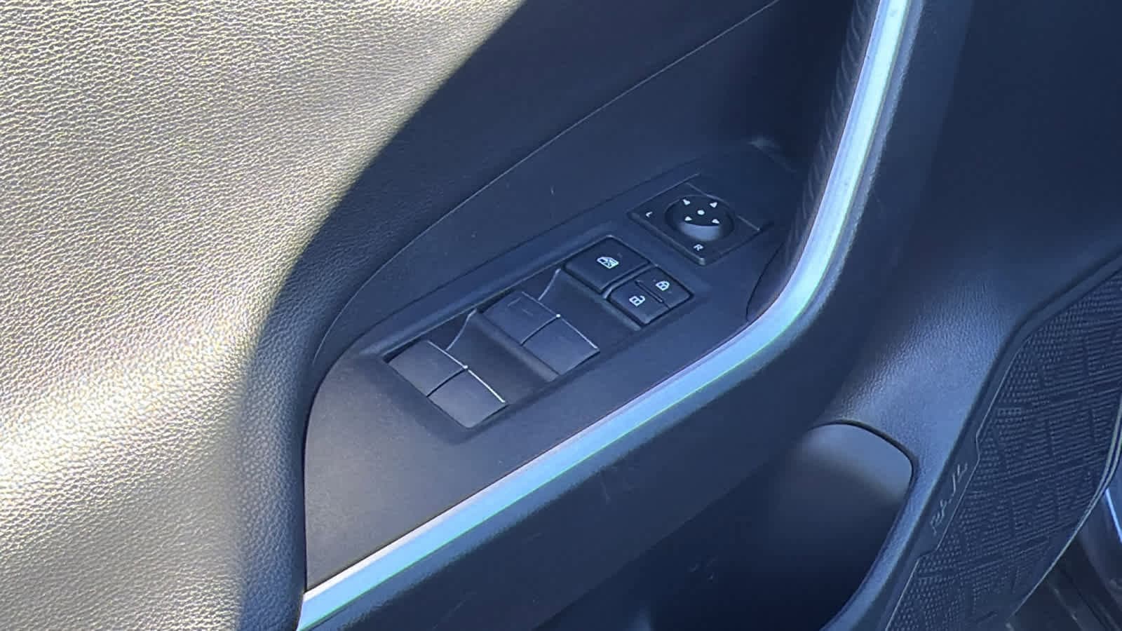 Thumbnail: 2023 Toyota RAV4 - 22