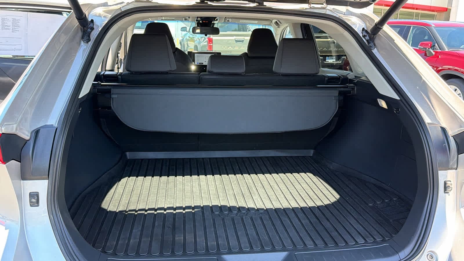 2024 Toyota Venza LE - Photo 27
