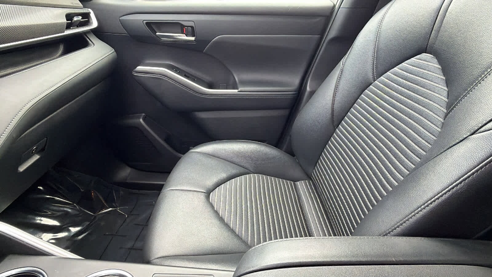 Thumbnail: 2024 Toyota Highlander - 12